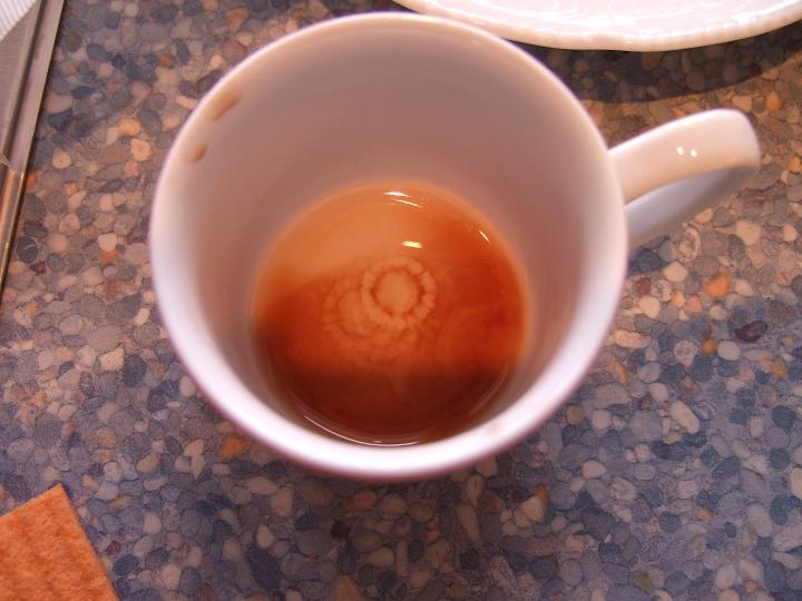 09 03 01 012.jpg - Chemie: filtrierter Kaba nach der Sedimentation - das Filterpapier war zu grob.